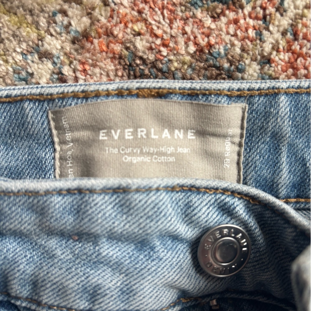 Everlane The Curvy Way High Straight Jean in Light Indigo - Picture 5 of 6
